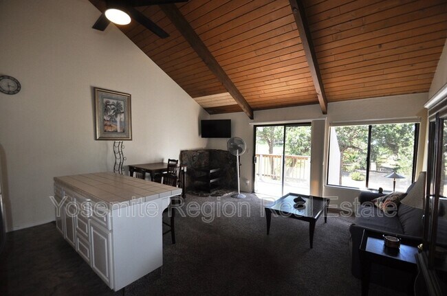 Building Photo - 12691 Junipero Serra Way