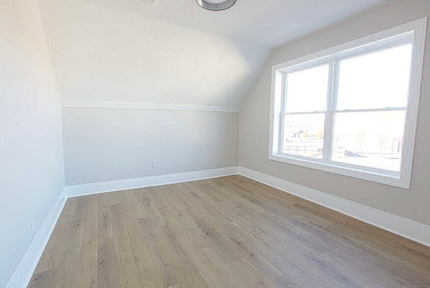 Building Photo - 31 Florence St