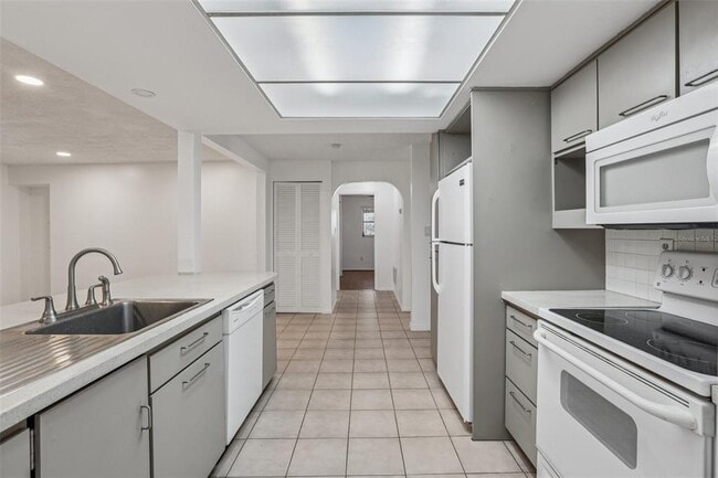 Building Photo - 3100 N Canal Dr