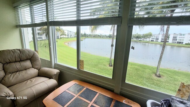 Building Photo - 2044 Yarmouth E