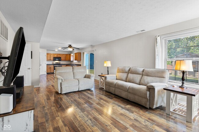 Building Photo - 7913 Meadow Bend Ln