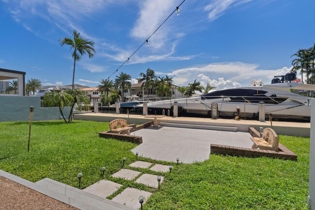 Building Photo - 3080 NE 43rd St