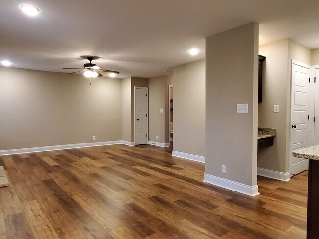 Building Photo - 843 Crestone Ln
