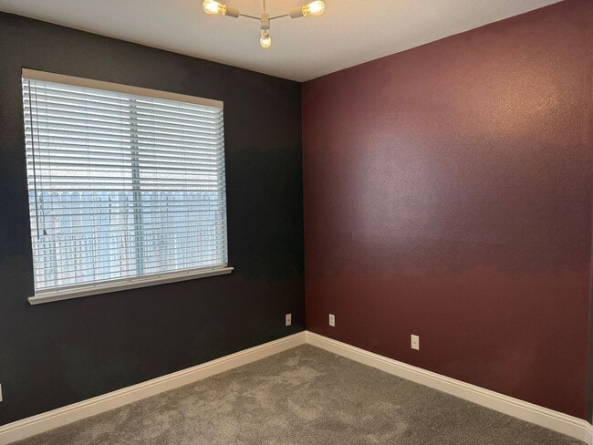 Building Photo - Clean Updated 3 Bedroom 2 Bathroom 1527 Sq...