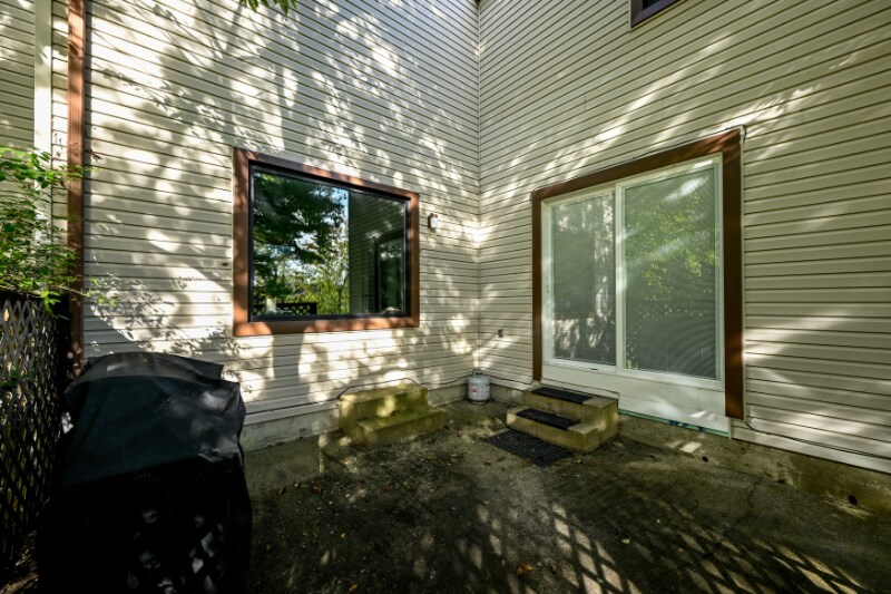 Building Photo - 3695 Englewood Dr