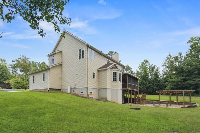 Building Photo - 182 Saddletown Rd