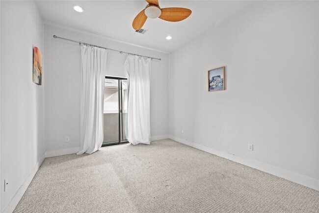 Building Photo - 2417 Charleston St