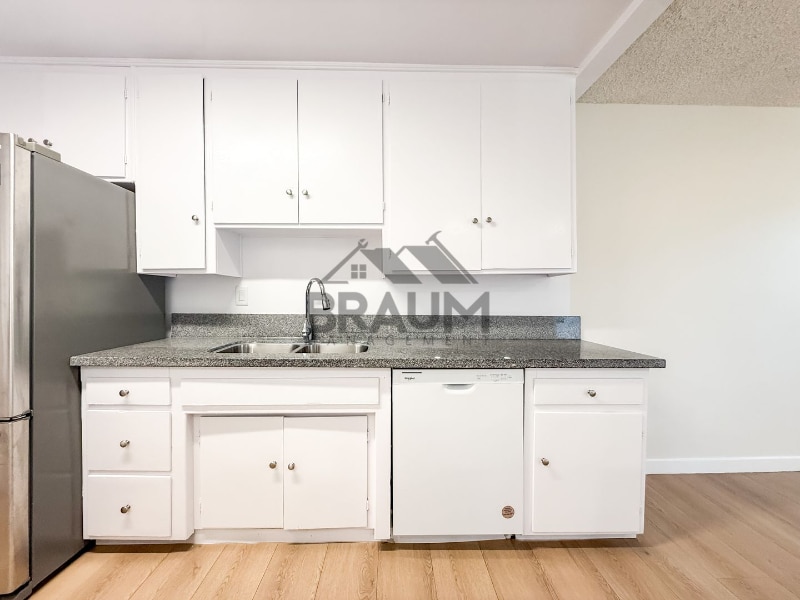 Building Photo - 6041 Whitsett Ave