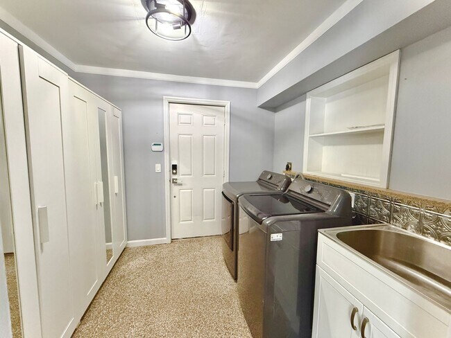 Building Photo - 1835 42nd Ave