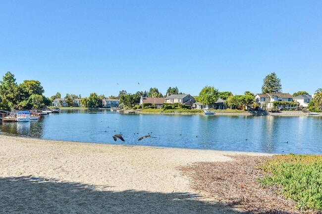 Building Photo - 142 Monaco Dr