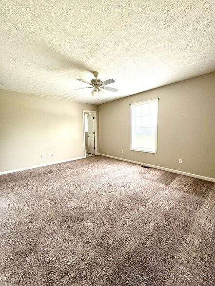 Building Photo - 638 Hampton Way