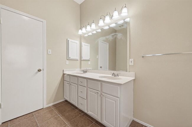 Building Photo - 8411 Tamayo Dr