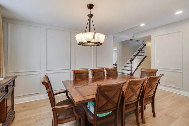 Building Photo - 9 Monroe Ct