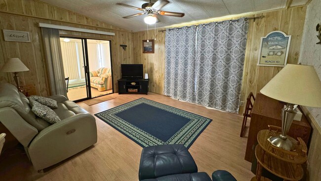 Building Photo - 6253 Imperial Dr