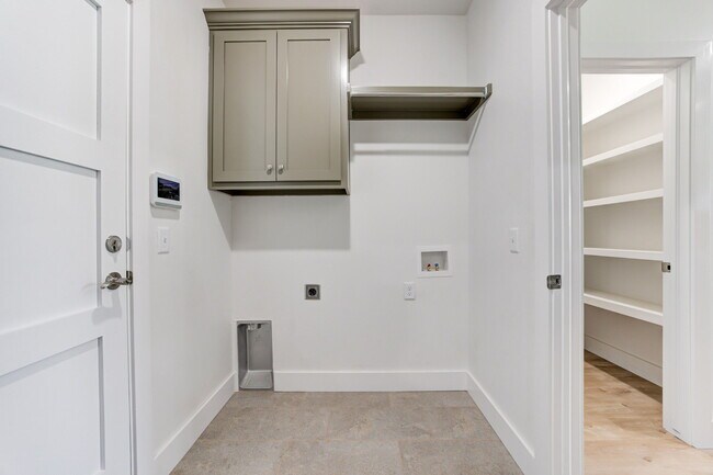 Building Photo - 14720 Avignon Ln