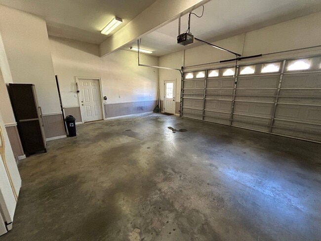 Building Photo - Executive Rental in West Rome $2,595