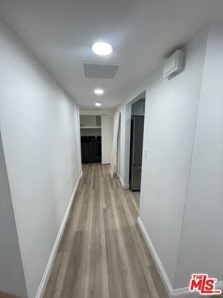 Building Photo - 600 W 9th St