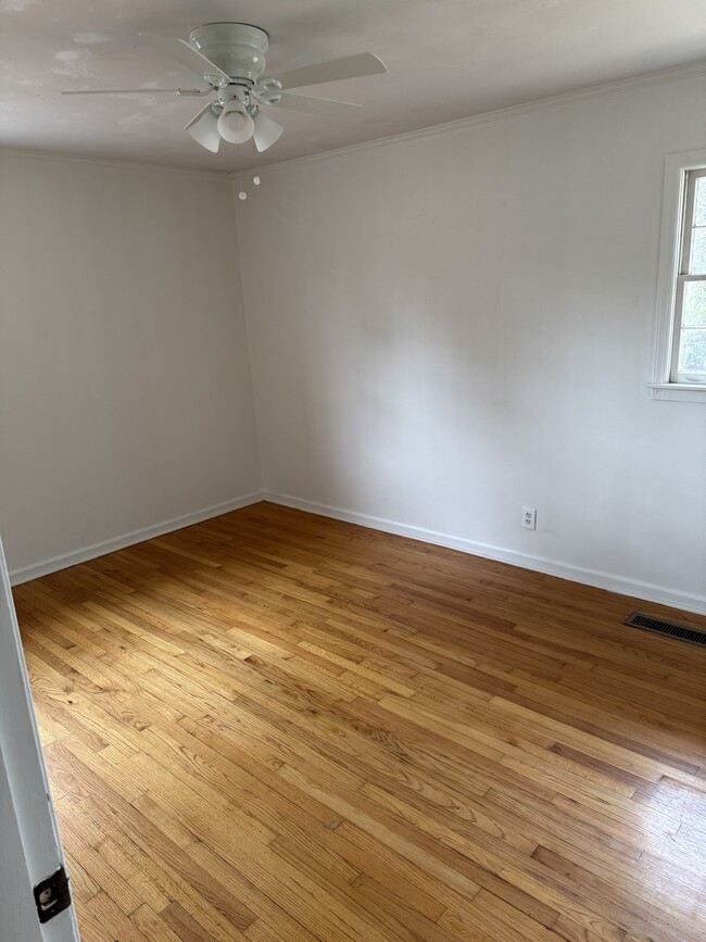 Building Photo - 1905 Charlton Dr