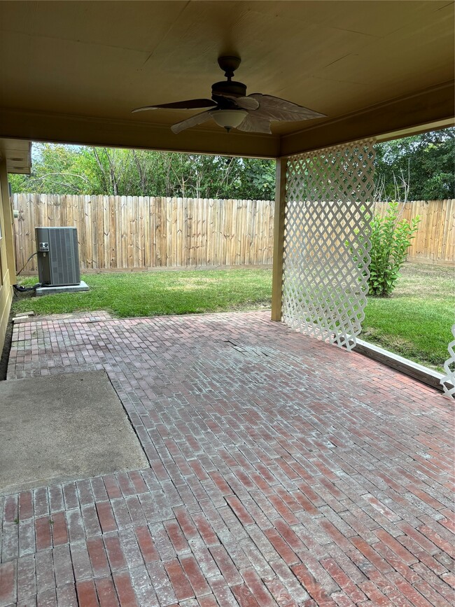 Building Photo - 1726 Oakwell Ln