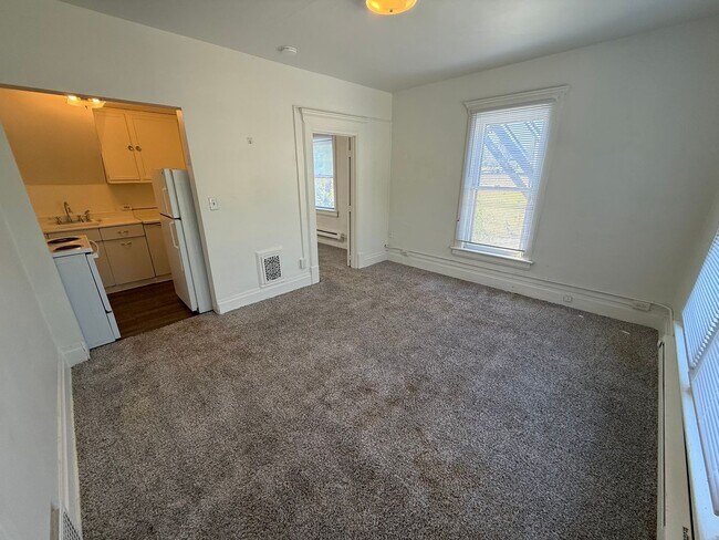 Interior Photo - 421 South Chestnut Street