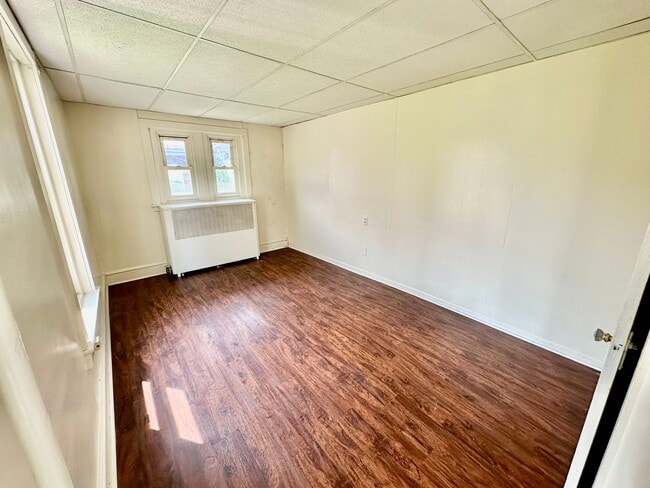 Building Photo - 1012 S Hall St