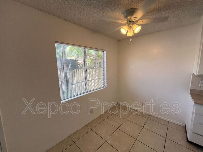 Building Photo - 556 E Chuckwalla Rd