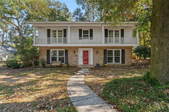 Building Photo - 745 Westmoreland Dr E