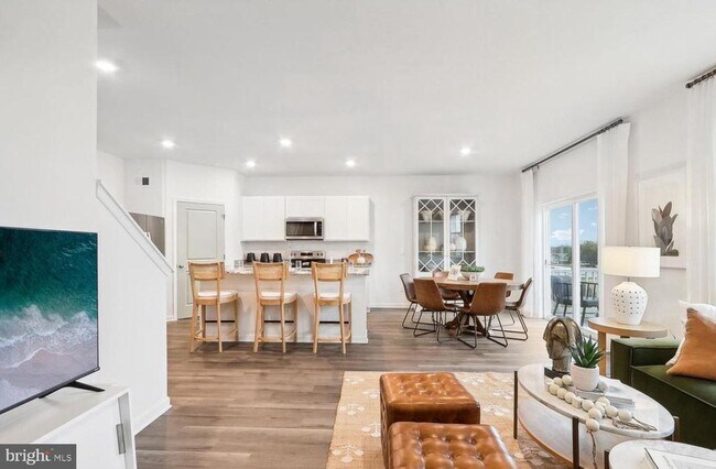 Building Photo - 124 Woodford Dr