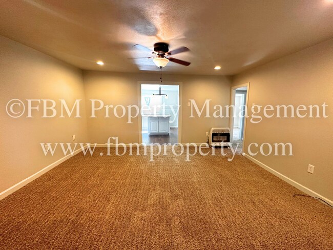 Building Photo - 1119 Pluto Rd