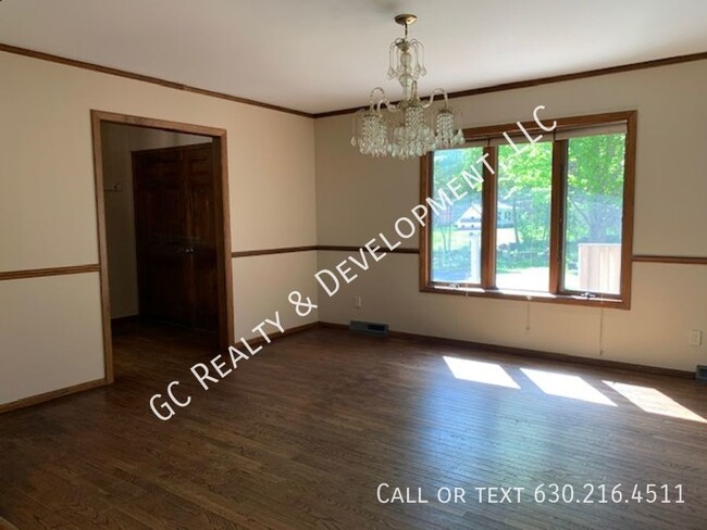 Building Photo - ***SINGLE FAMILY RANCH / 3 BDRM / 2.5 BTH ...