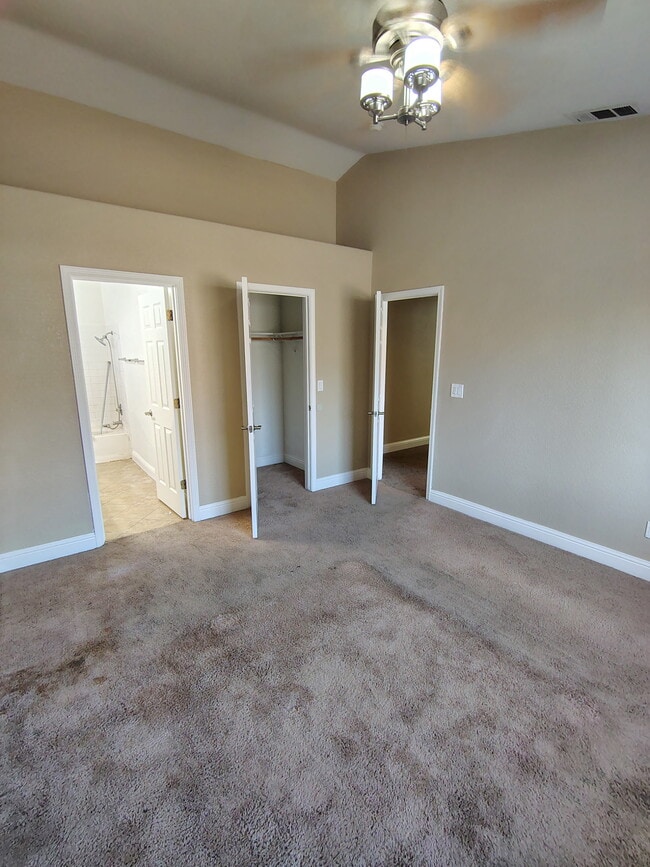 Building Photo - 4485 N Olive Ave