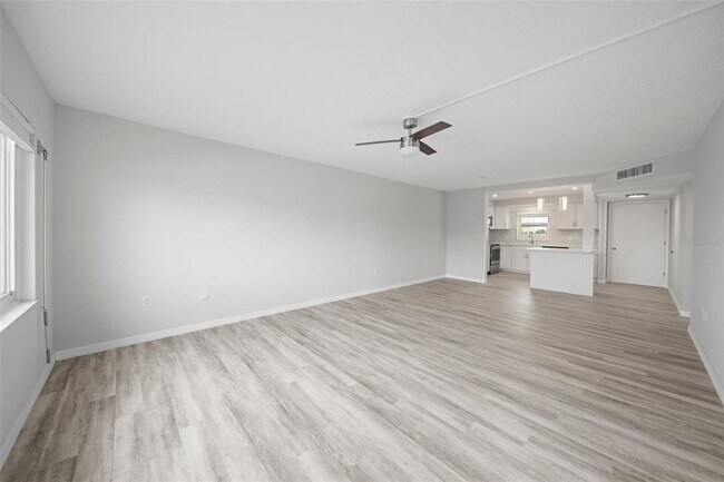 Building Photo - 4725 Cove Cir