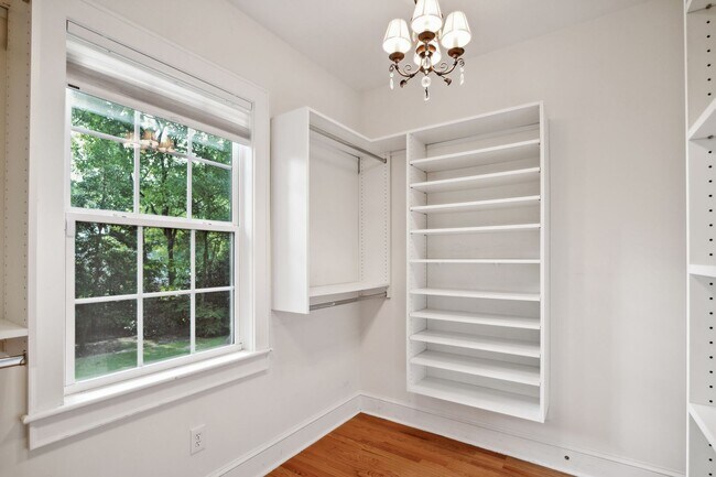 Building Photo - 3 Bed, 2 Bath Home in Greenville is Available
