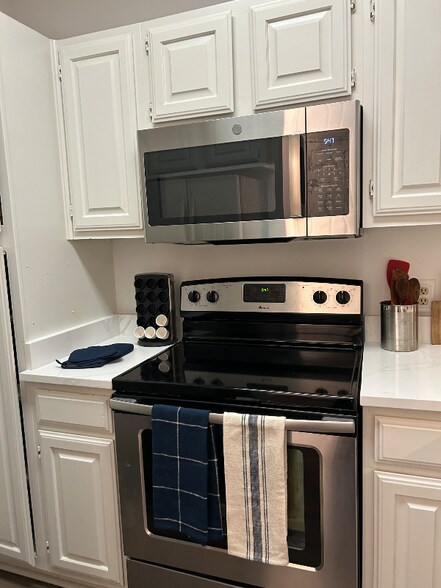 Building Photo - 3001 Cedar St