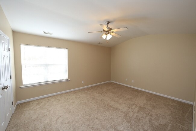 Building Photo - Cornerstone Village Townhome in Superb NW Raleigh Location!