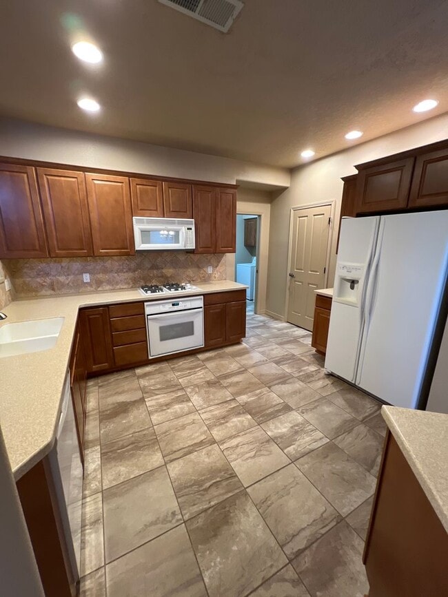 Building Photo - Desert Ridge 2/BD 2.5/BA 1/CG 1500/sf Townhouse