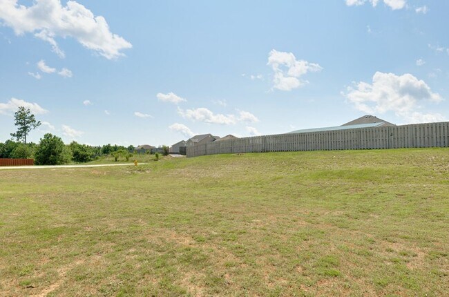 Building Photo - AVAILABLE ON 06/28/2026
