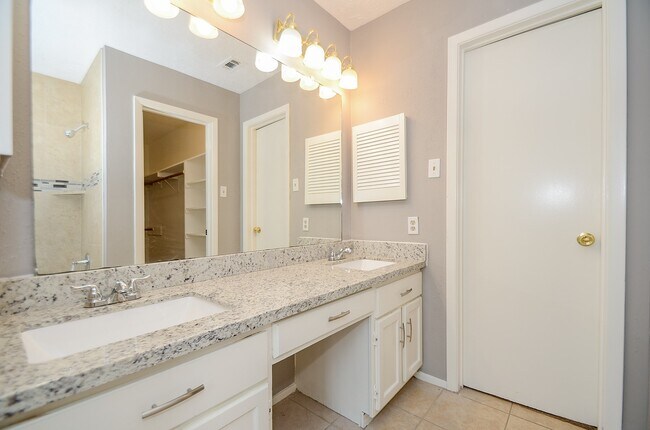 Building Photo - 8319 Bird Run Dr