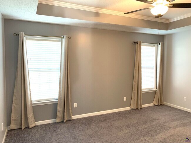 Building Photo - 110 Amber Dr