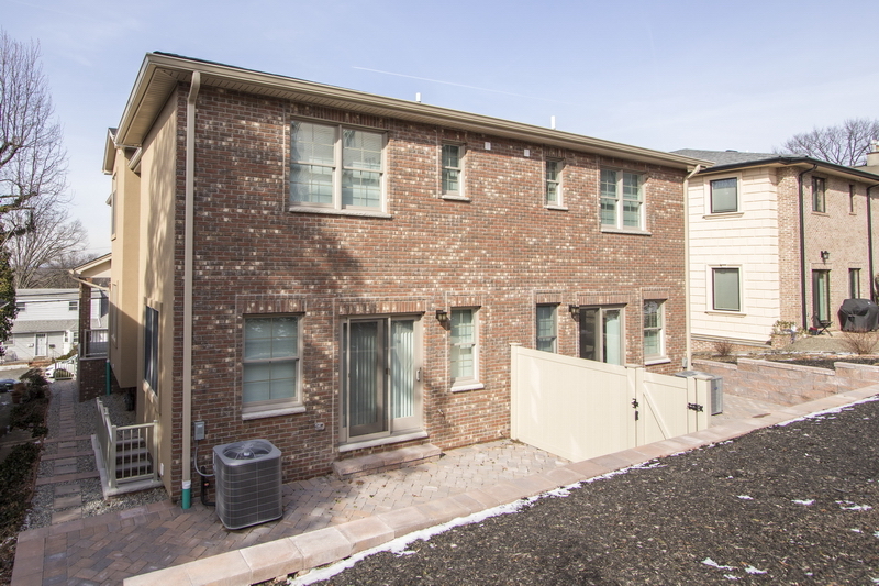 Building Photo - 450 4th St