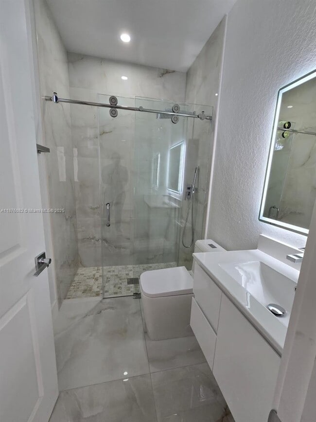 Building Photo - 1313 NW 6th Ave Unit A