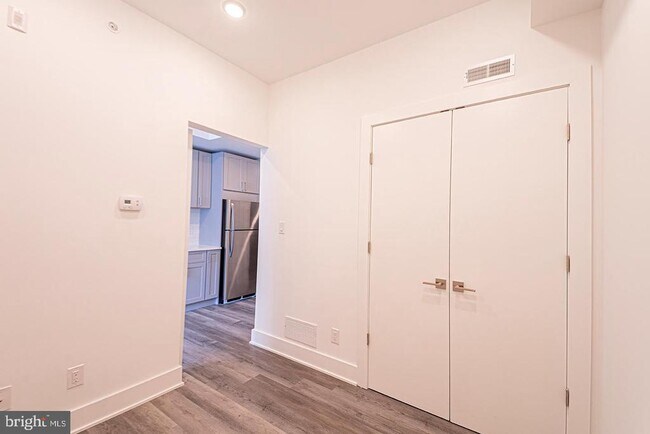 Building Photo - 1245 Ridge Ave