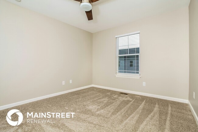 Building Photo - 2052 N Sarah Dr