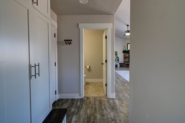 Building Photo - 6 Bedroom 3.5 Bathroom Home in Lehi!