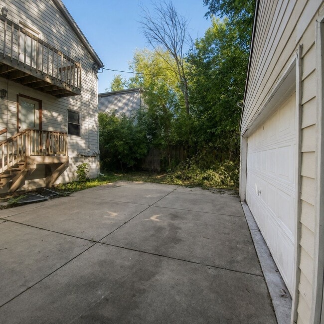 Building Photo - 1112 S 63rd St