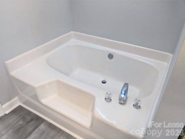 Building Photo - 125 Shephard Hill Dr