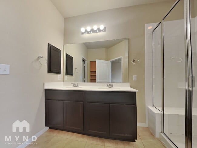 Building Photo - 2880 Donnell Dr