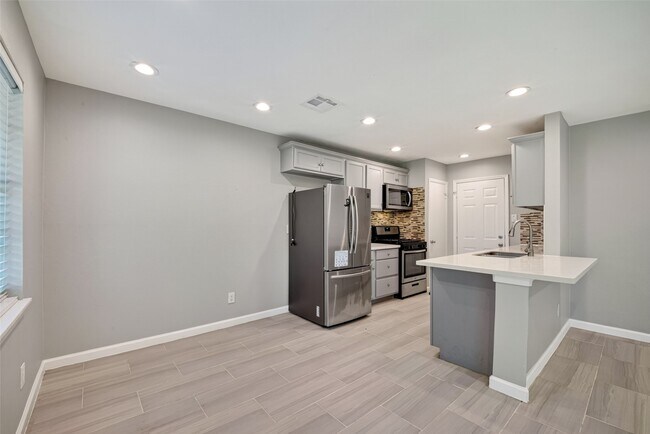 Building Photo - 7607 Tanager St