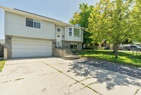 Building Photo - Spacious 4-Bedroom Home in West Jordan