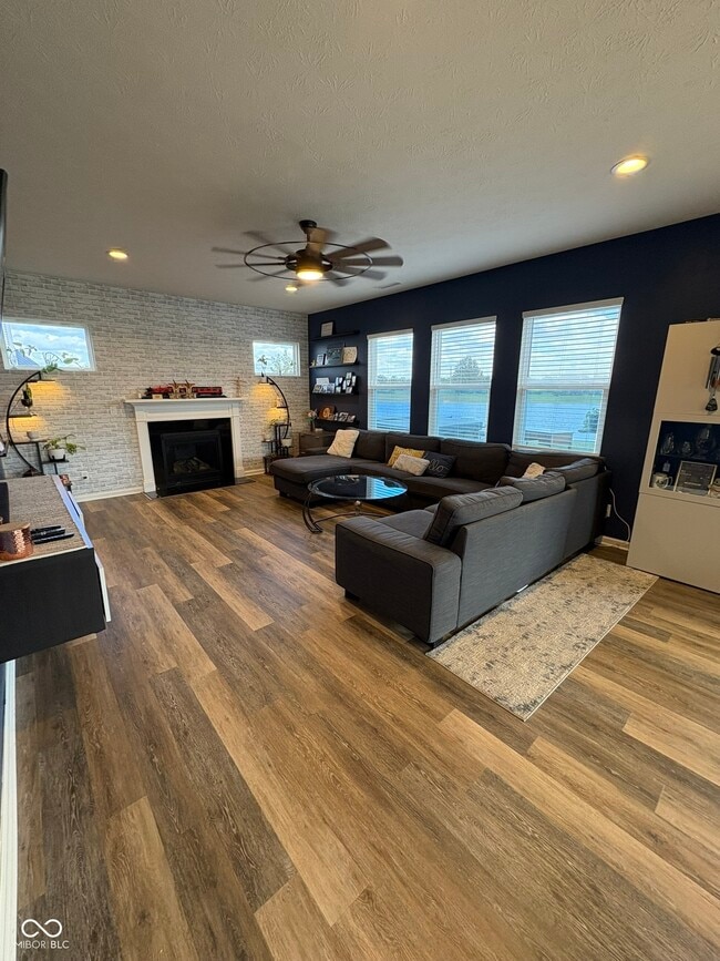 Building Photo - 6859 Manning Ct